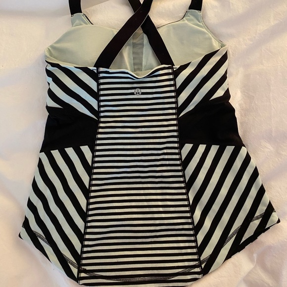 Lululemon mint green and black workout top - Picture 4 of 6